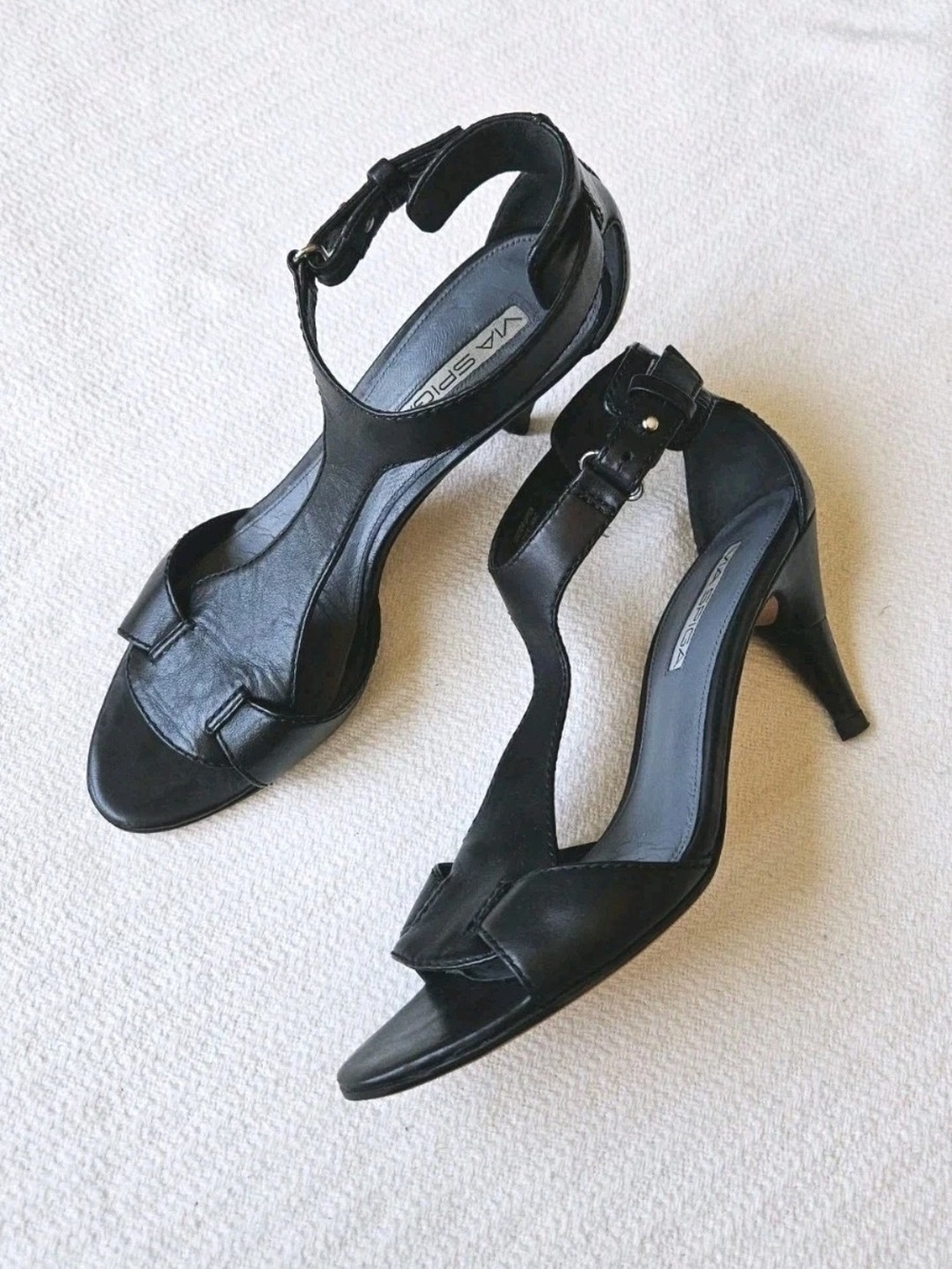 Via Spiga V-Trina Black T-Strap Sandal Heels Sz 8M Professionally Resoled